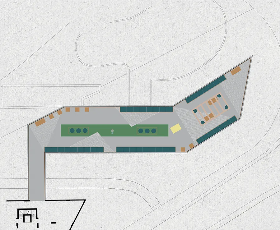 Vista dettaglio 1 di Verde³ - Pianta stilizzata del giardino sensoriale con vasi, sedie, pergola, voliera e pavimentazione differente.
